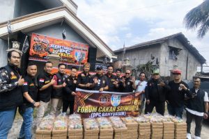Forum Cakar Sriwijaya DPC Banyuasin Tebar Kepedulian, Ratusan Makanan Gratis Dibagikan di Jalan Tanjung Api-Api