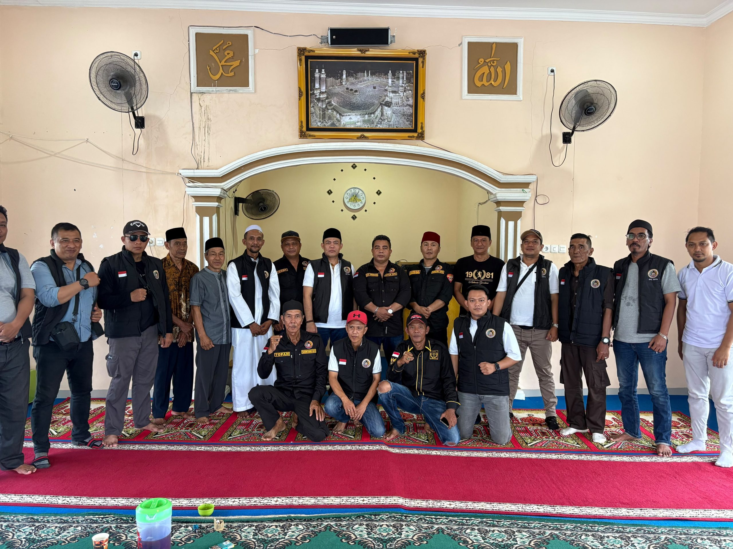 Forum Cakar Sriwijaya Palembang Gelar Bakti Sosial di Mushola Sopiatun, Bersihkan Rumah Ibadah dan Santuni Anak TPA
