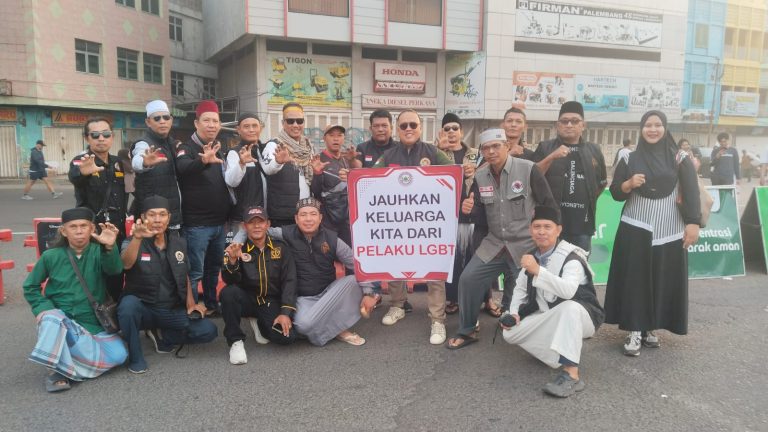 Ribuan Massa Gelar Aksi Damai di Masjid Agung Palembang, Menolak Keras LGBT, Forum Cakar Sriwijaya Turut Mengawal