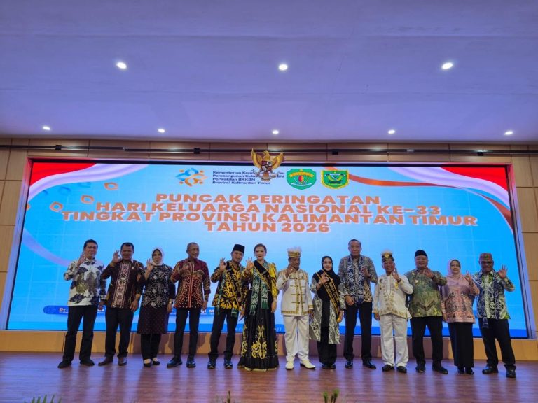 Dua Pemimpin Adat Kesultanan Berau Meriahkan Puncak Peringatan Harganas ke-33 Se-Kaltim