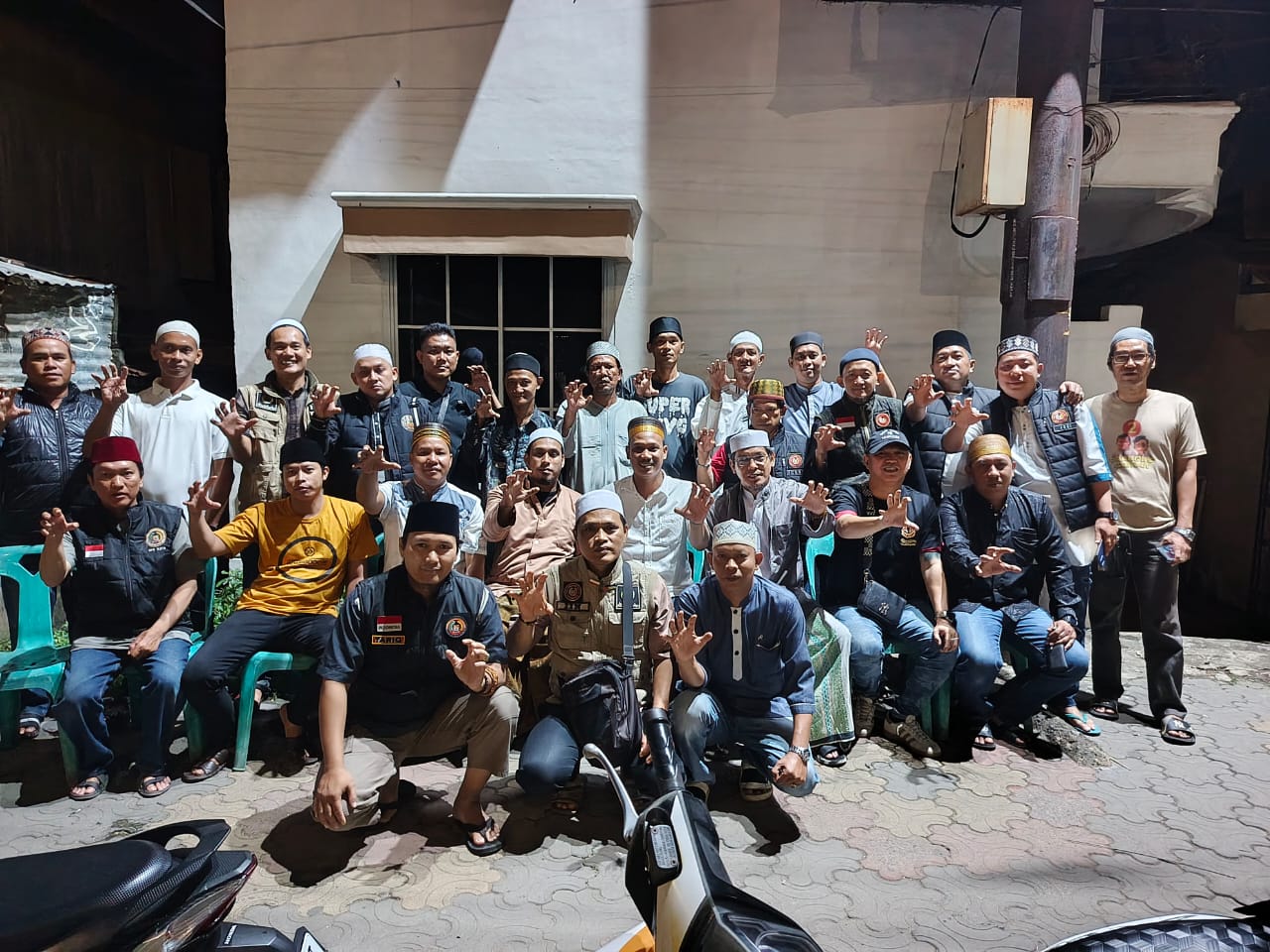 Forum Cakar Sriwijaya Hadiri Tahlilan Hari Ketiga sebagai Wujud Doa, Solidaritas, dan Silaturahmi