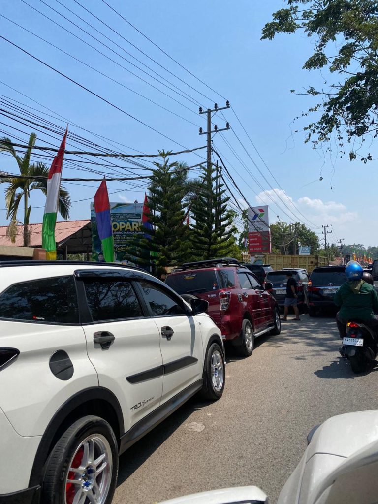 Jalan Macet Akibat Antrean BBM, Warga Berau Desak Pengawasan Ketat