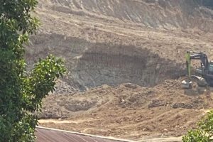 Debu Menyesak, Truk Ngebut, Laporan Tak Ditindak — Kapan Galian C Ilegal Ini Dihentikan?