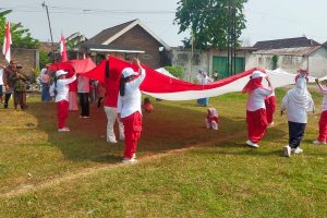 Bendera Raksasa Merah Putih Berkibar di Lapangan Desa Canggon , Diwek ,Jombang , Ini Faktanya