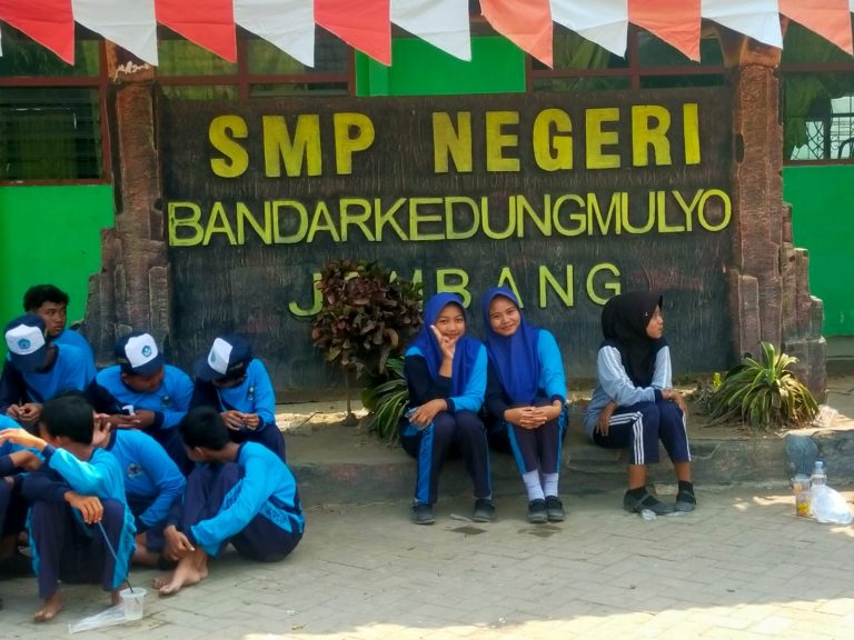 Semarak HUT RI ke-81, SMPN Bandar Kedungmulyo Gelar Berbagai Perlombaan kompaspemburukeadilan
