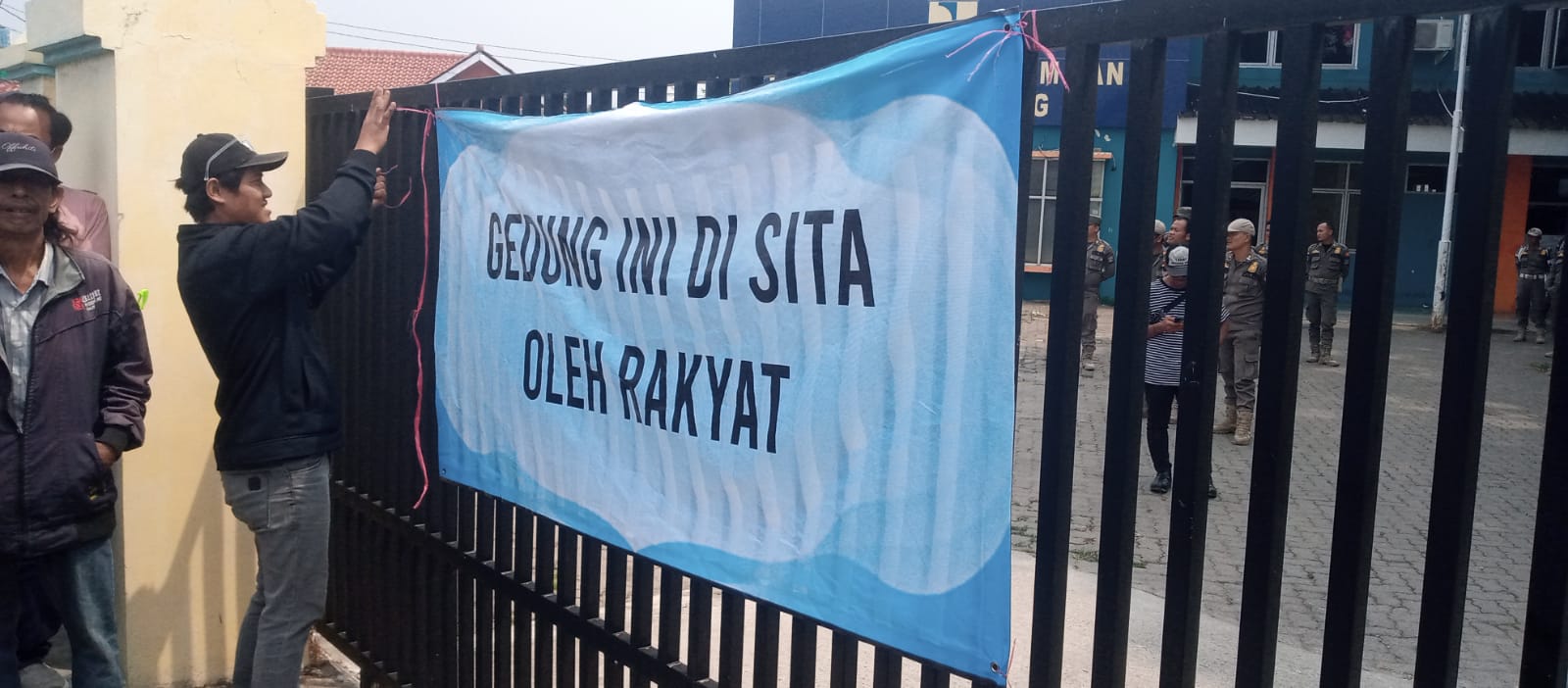 Ratusan Massa LSM Gempita Geruduk Dinas Pupr Cilegon, Desak Usut Dugaan Pemalsuan Dokumen Proyek Jalan RP3,8 Miliar