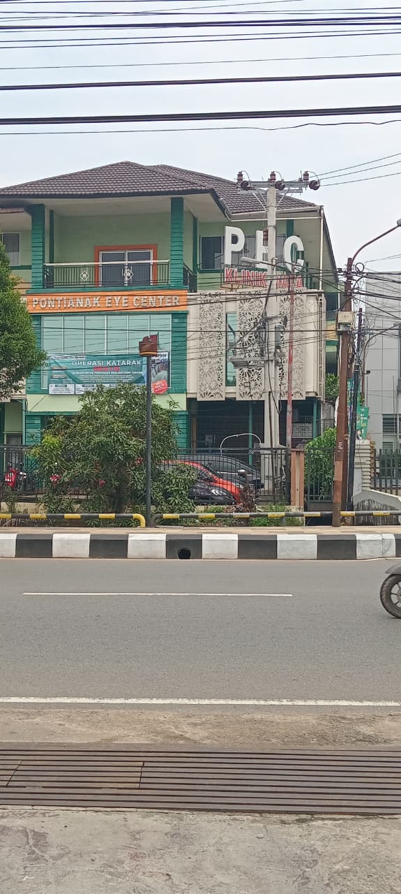 Berkat program *BPJS Gratis Tanggungan Pemkab Melawi*, saya bisa operasi katarak mata di *Pontianak Eye Center