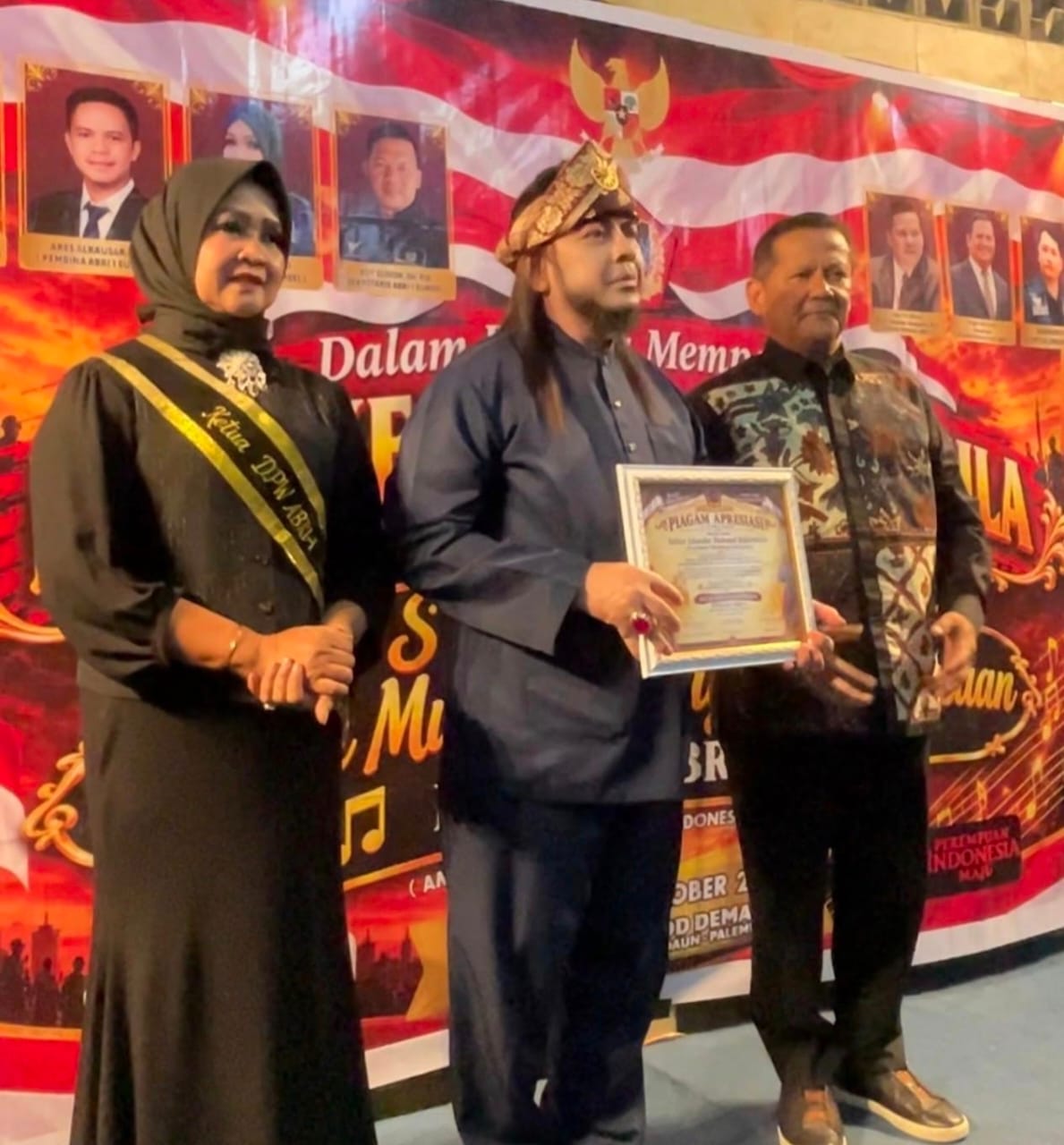 Sultan Iskandar XI Terima Penghargaan ABRI-1, Tegaskan Pancasila Harus Dirasakan Langsung oleh Rakyat