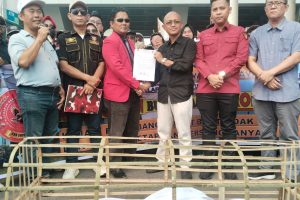 Bawa Peti Jenazah ke Kejari Palembang, GBRS Desak Korupsi Proyek Lampu Jalan Diusut Tuntas