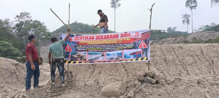 Warga Pegat Bukur Berau Turun ke Lapangan, Protes Lahan Belum Terbebaskan Digarap PT Supra Bara Energi
