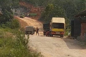 Warga Terpaksa Telan Debu, Galian C Ilegal Beroperasi Terang-Terangan di Gunung Tabur