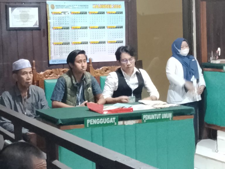 Mediasi Sidang Perdana Khairul Anwar VS PT. Antang Gunung Meratus Digelar di PN Kandangan