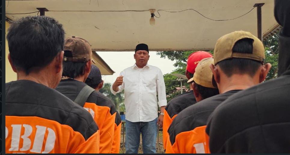 Bupati H. Bahrul Ilmi Dampingi dan Beri Semangat Relawan Dalam Pelatihan Dasar Penggunaan Peralatan Pemadam