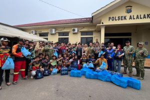 Istana Kepresidenan Salurkan Bantuan Logistik untuk Relawan Karhutla di Barito Kuala